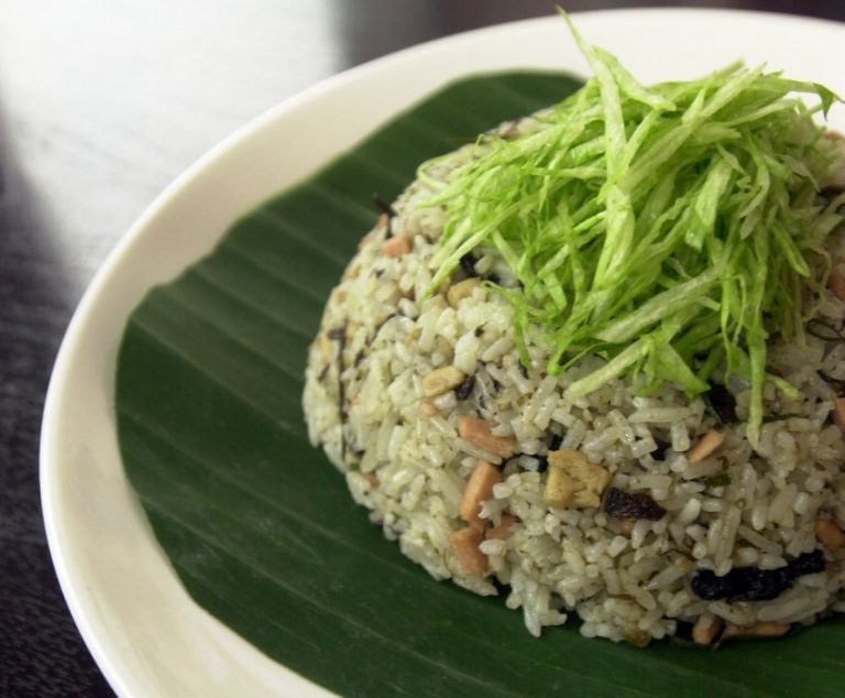 Рис есть с салатом. Салат с рисом для похудения. С чем кушать рис. Рис с оливковым маслом. С чем есть рис.