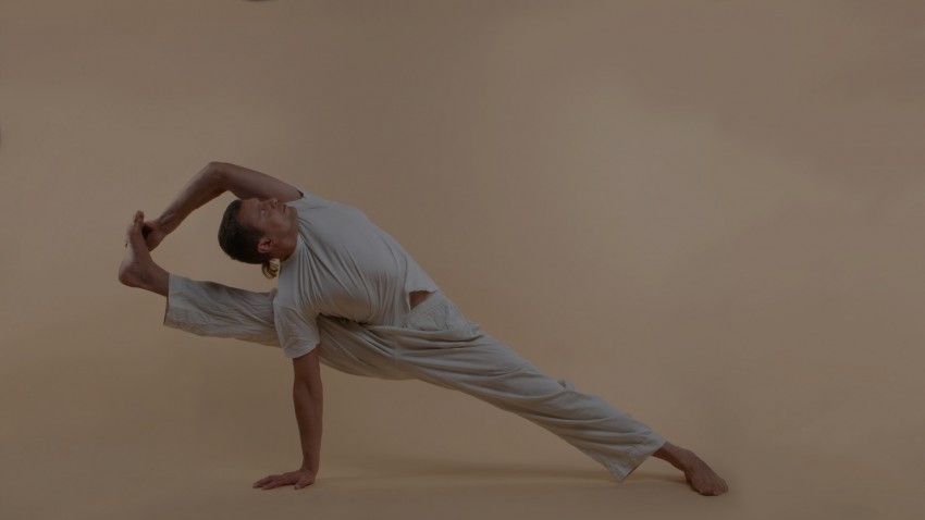 Упражнения для йоги дома для мужчин