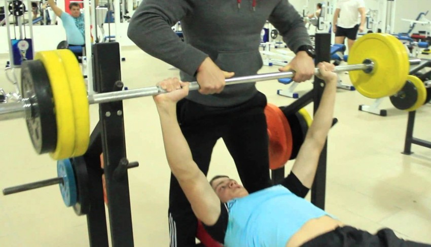 Обзор упражнений для мужчин - самые эффективные комплексные тренировки дома и в тренажерном зале (120 фото и видео)