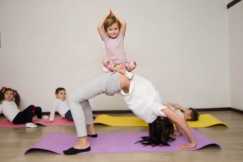 Позы йоги для начинающих в картинках для детей
